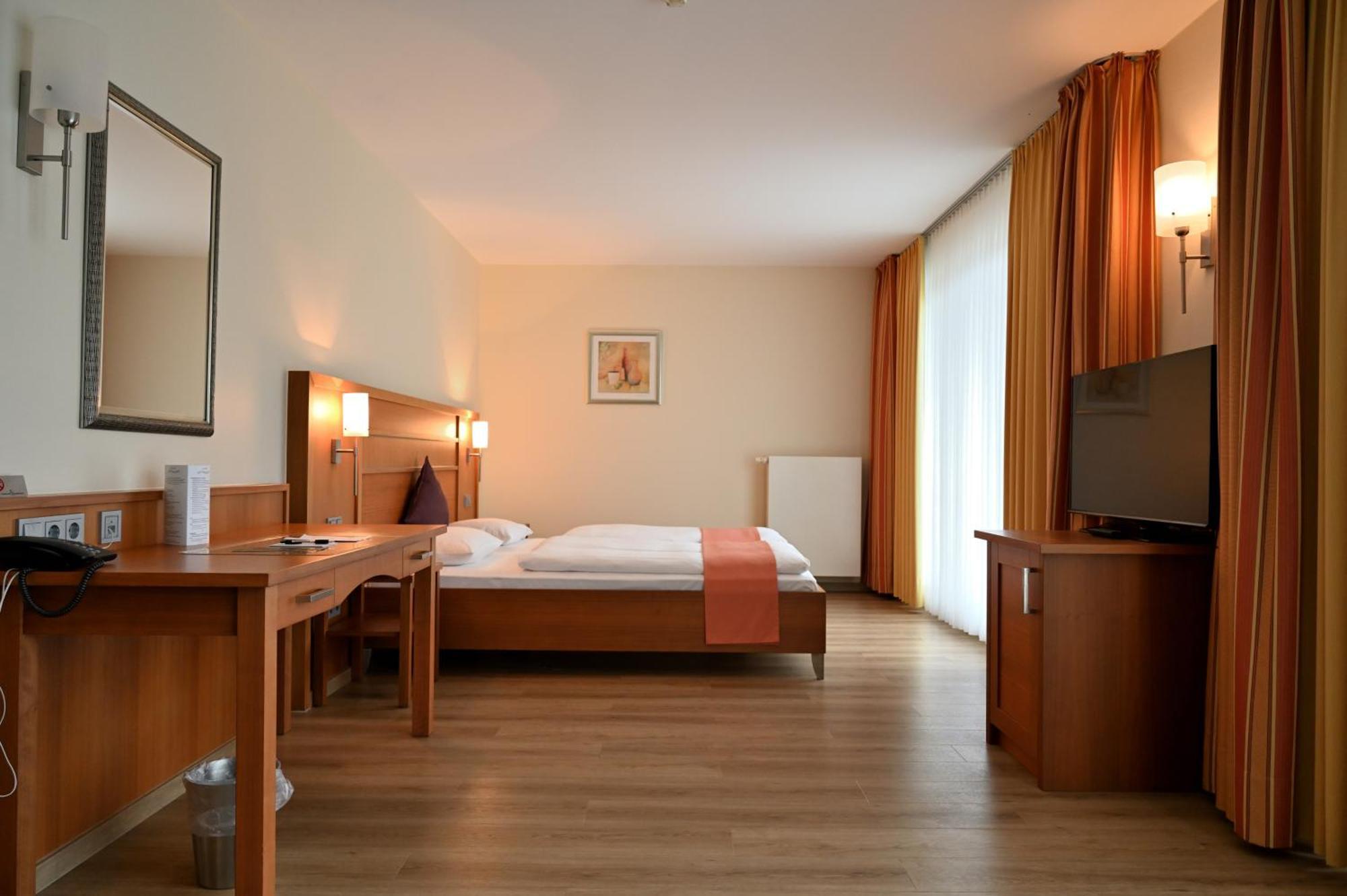 Ramada By Wyndham Duesseldorf Ratingen Hotel Exterior foto