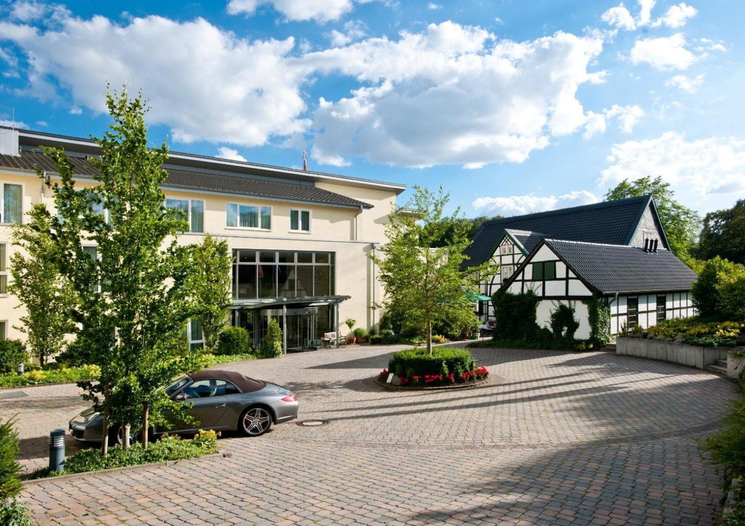 Ramada By Wyndham Duesseldorf Ratingen Hotel Exterior foto