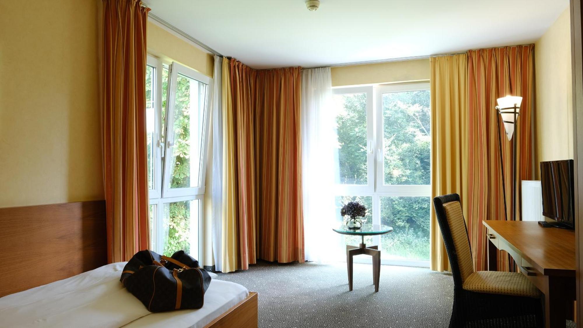 Ramada By Wyndham Duesseldorf Ratingen Hotel Exterior foto