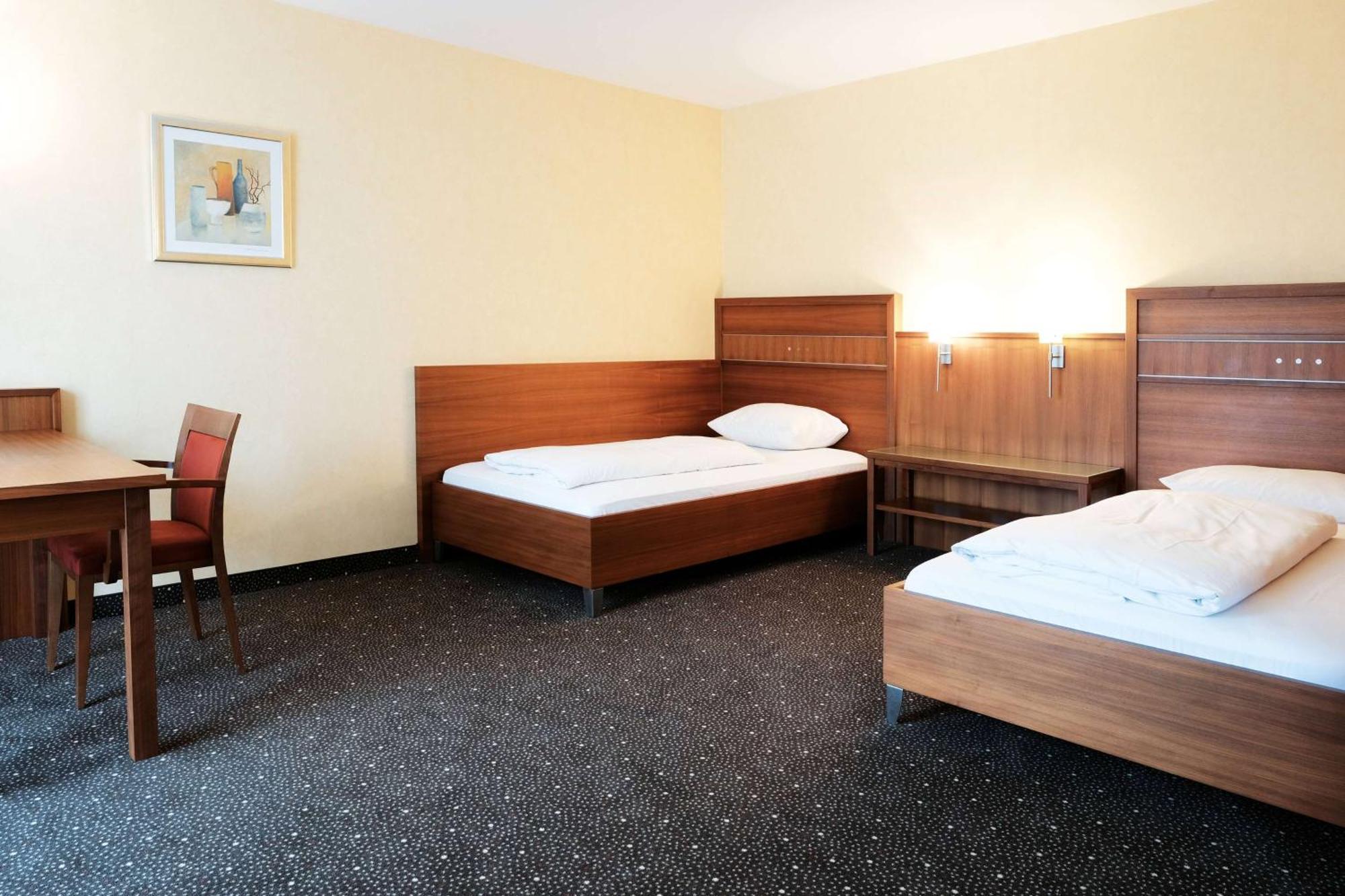 Ramada By Wyndham Duesseldorf Ratingen Hotel Exterior foto