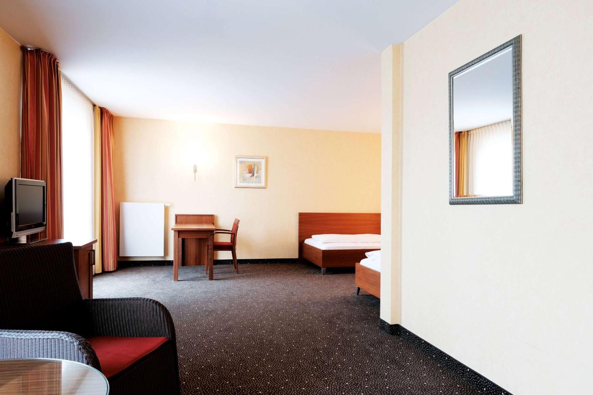 Ramada By Wyndham Duesseldorf Ratingen Hotel Exterior foto
