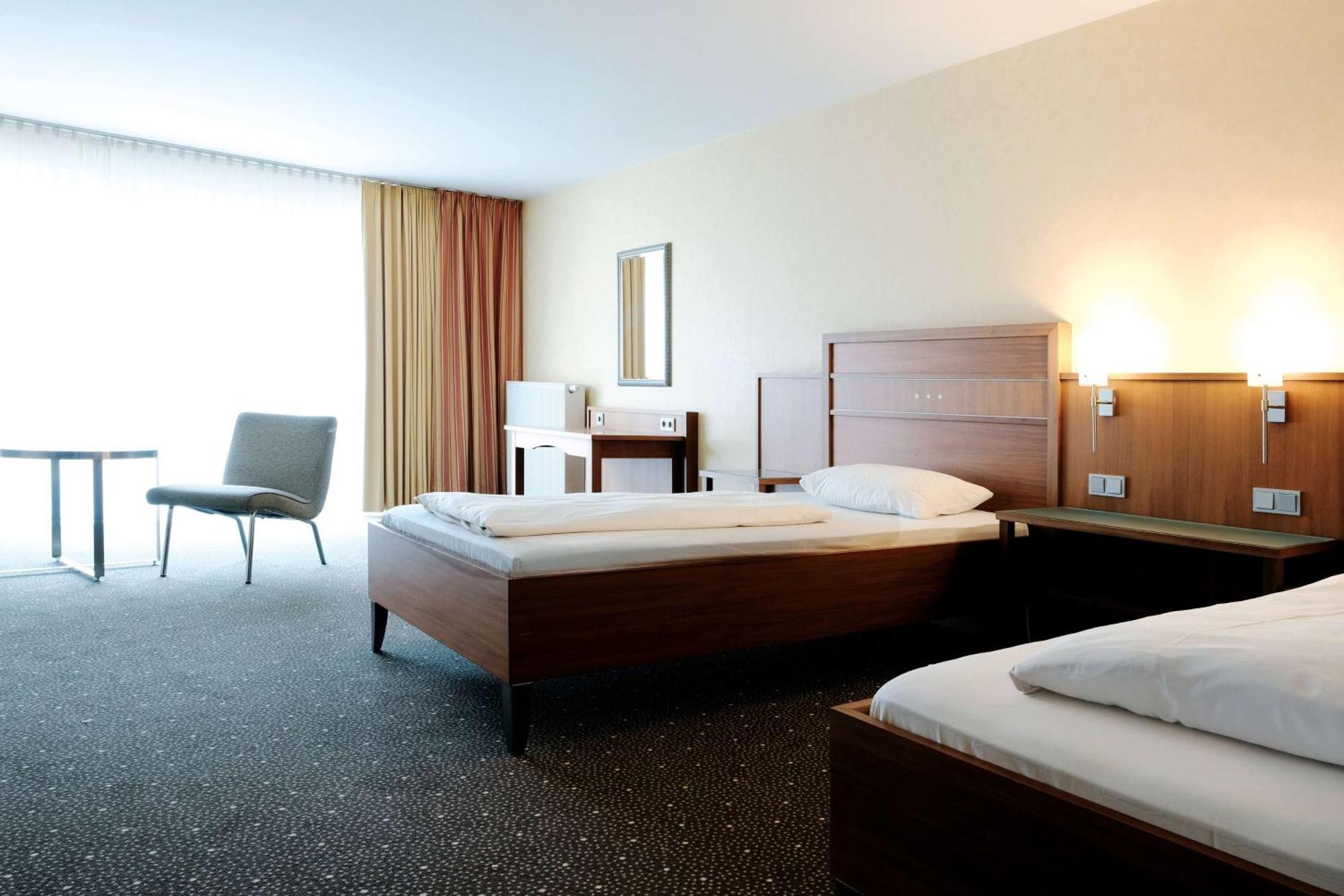 Ramada By Wyndham Duesseldorf Ratingen Hotel Exterior foto