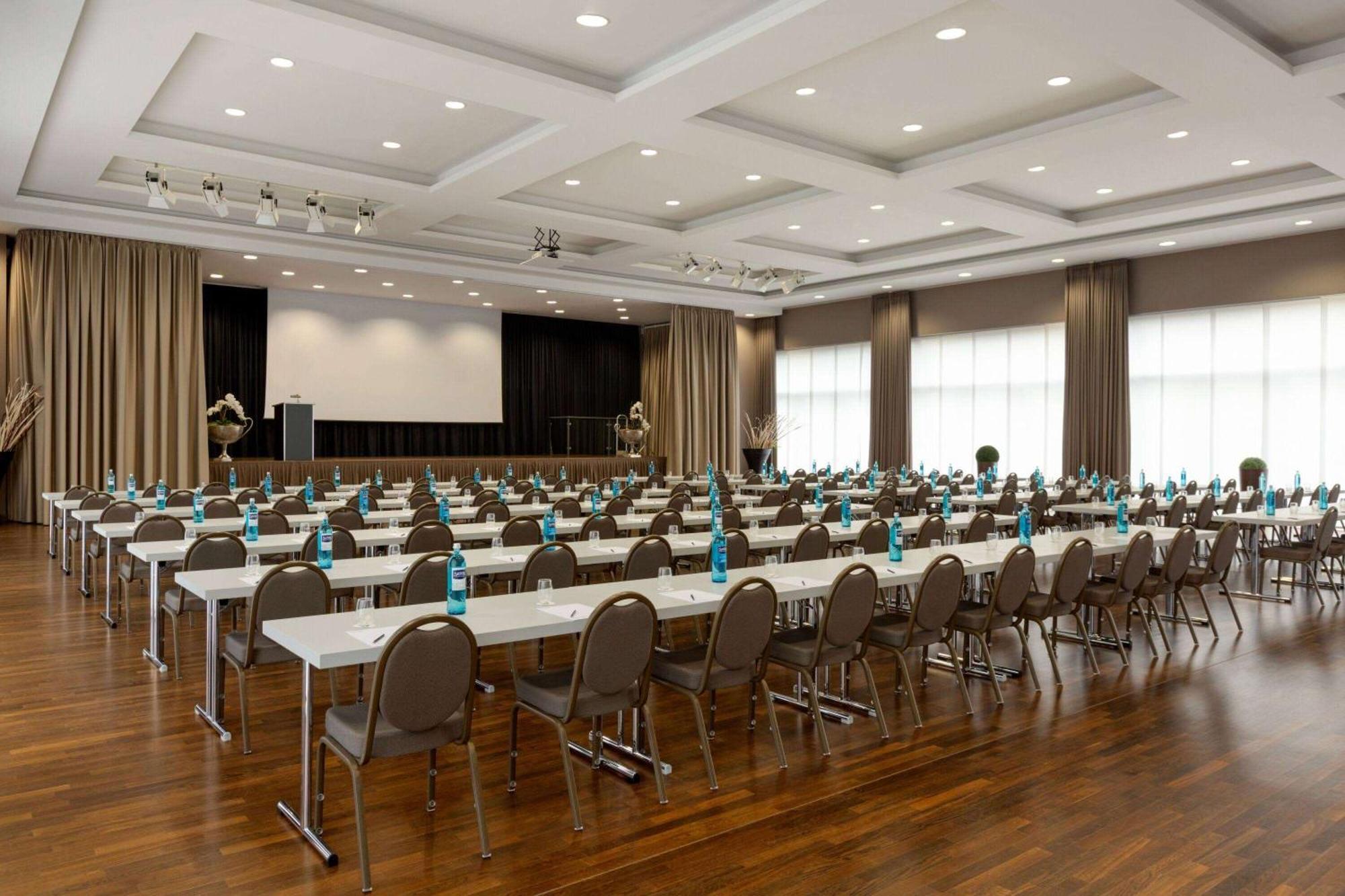 Ramada By Wyndham Duesseldorf Ratingen Hotel Exterior foto