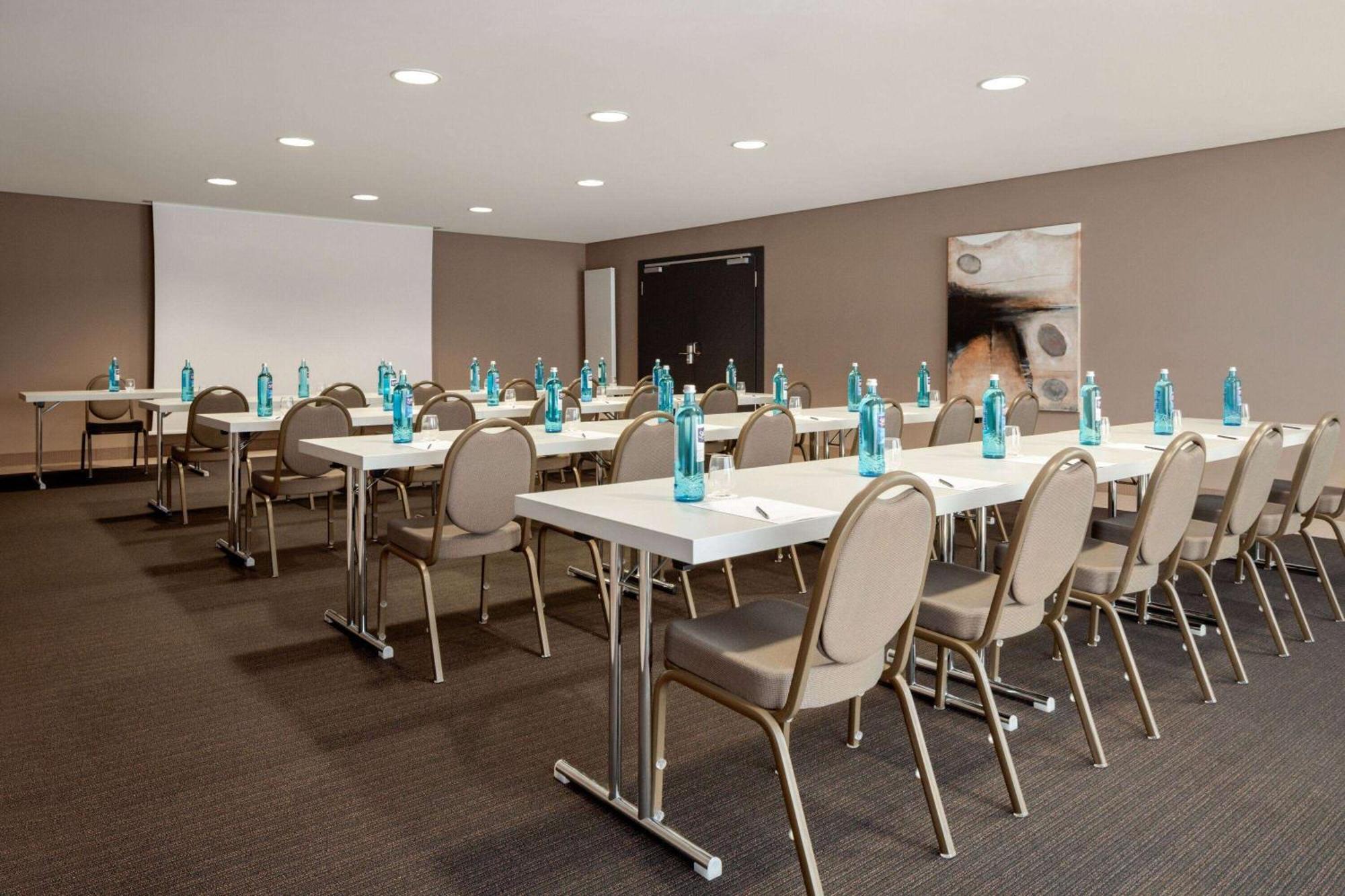 Ramada By Wyndham Duesseldorf Ratingen Hotel Exterior foto