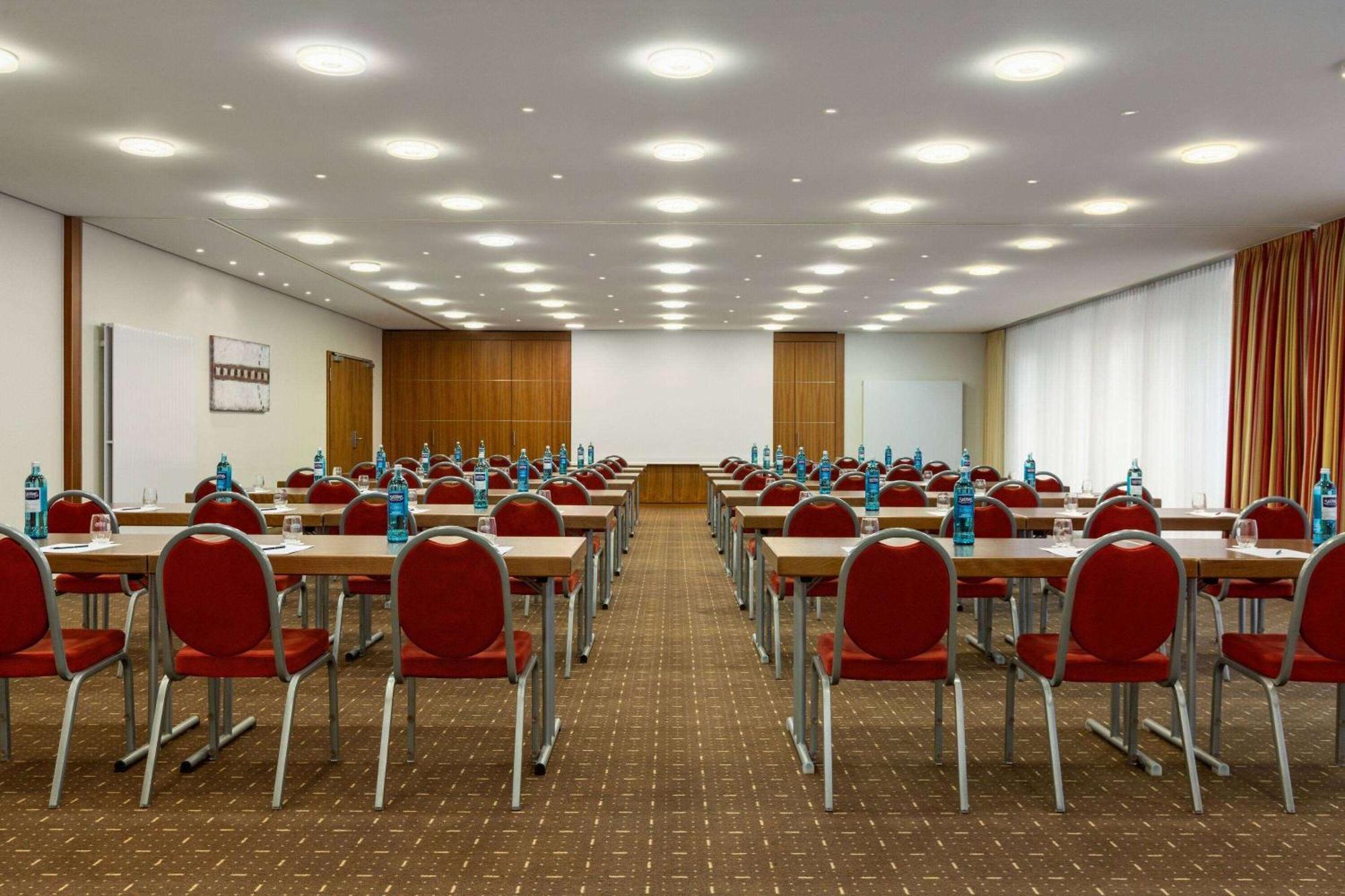 Ramada By Wyndham Duesseldorf Ratingen Hotel Exterior foto