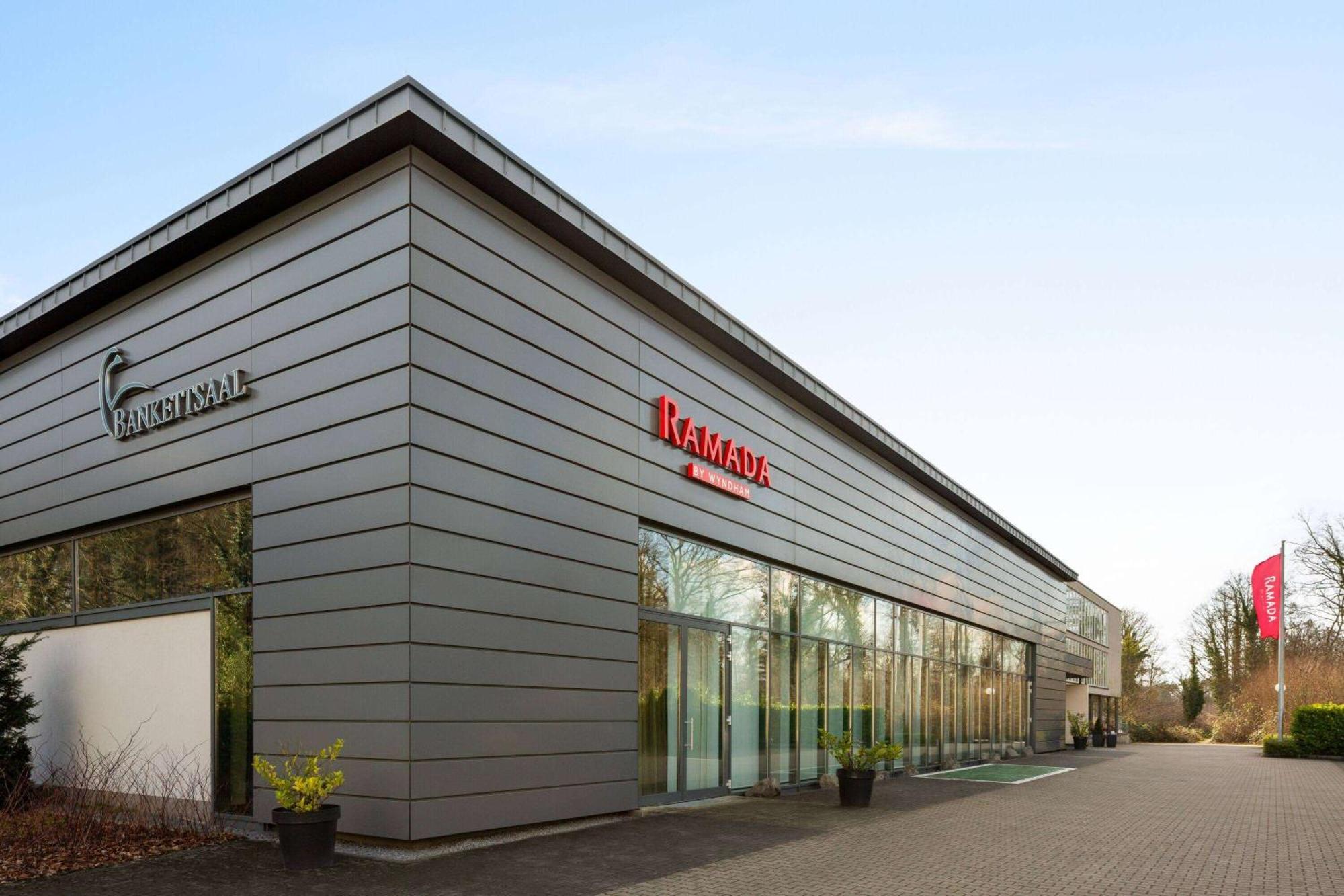 Ramada By Wyndham Duesseldorf Ratingen Hotel Exterior foto
