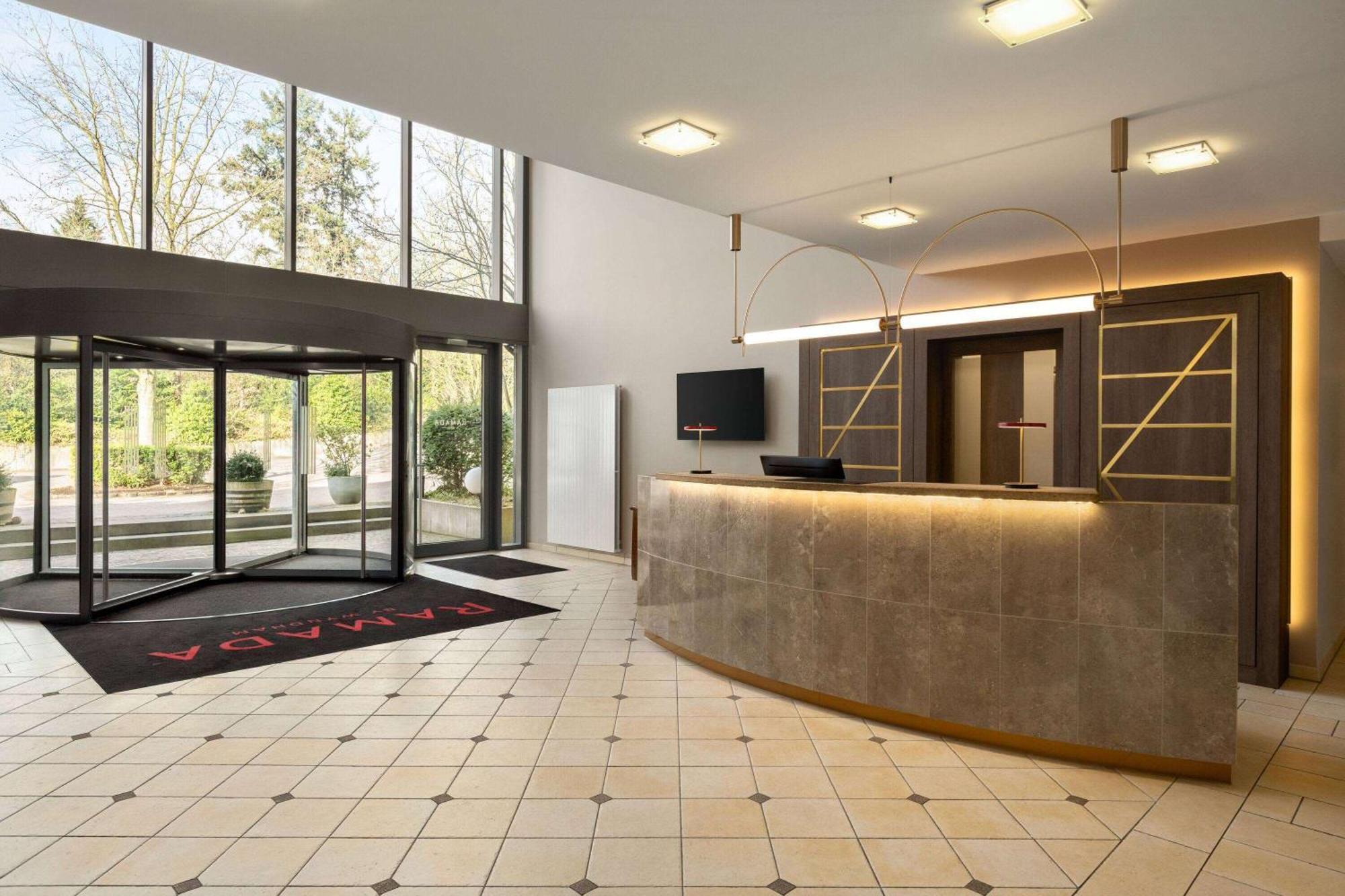 Ramada By Wyndham Duesseldorf Ratingen Hotel Exterior foto