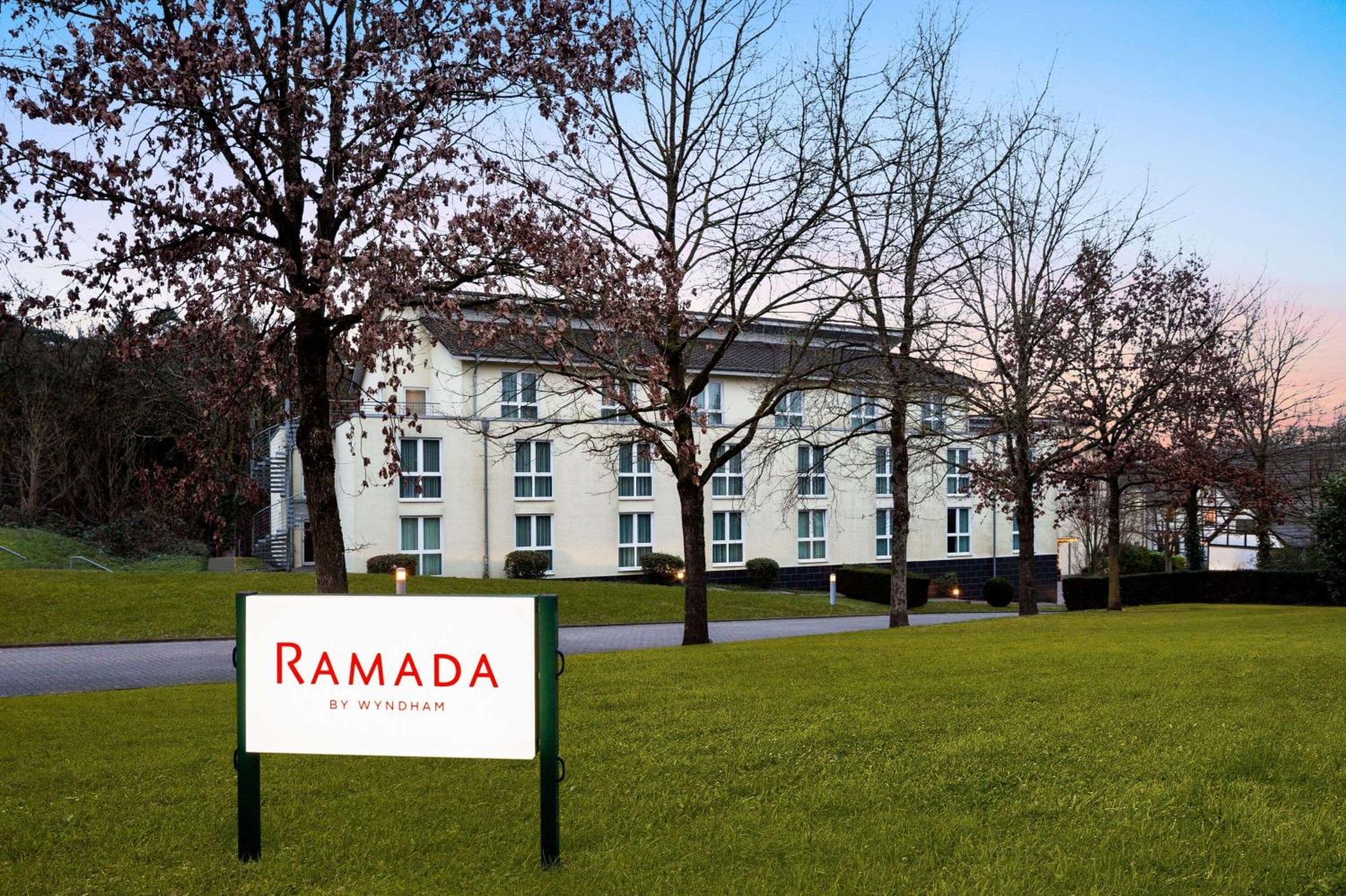 Ramada By Wyndham Duesseldorf Ratingen Hotel Exterior foto